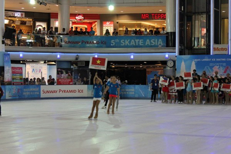 Đoàn Việt Nam tham dự lễ khai mạc Giải trượt băng Châu Á Skate Asia 2016.
